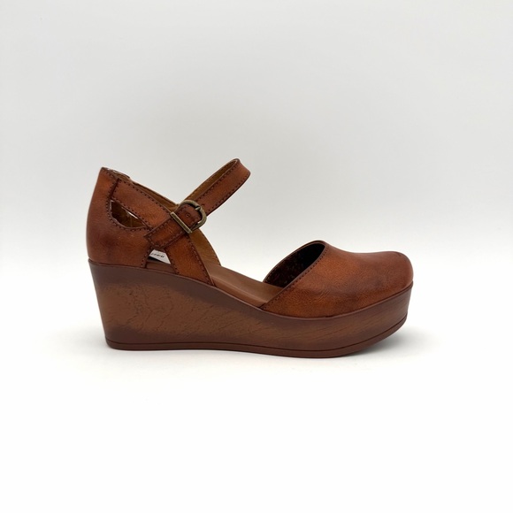 boc Shoes - NWT New BOC Born Women's Derby Wedge Pump Shoes Size 6.5 Sandals Tan Buckle